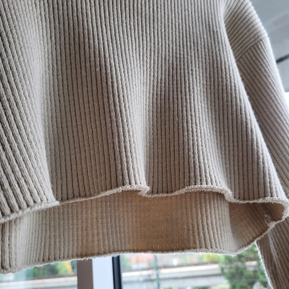Cropped turtleneck sweater - Picture 3 of 3